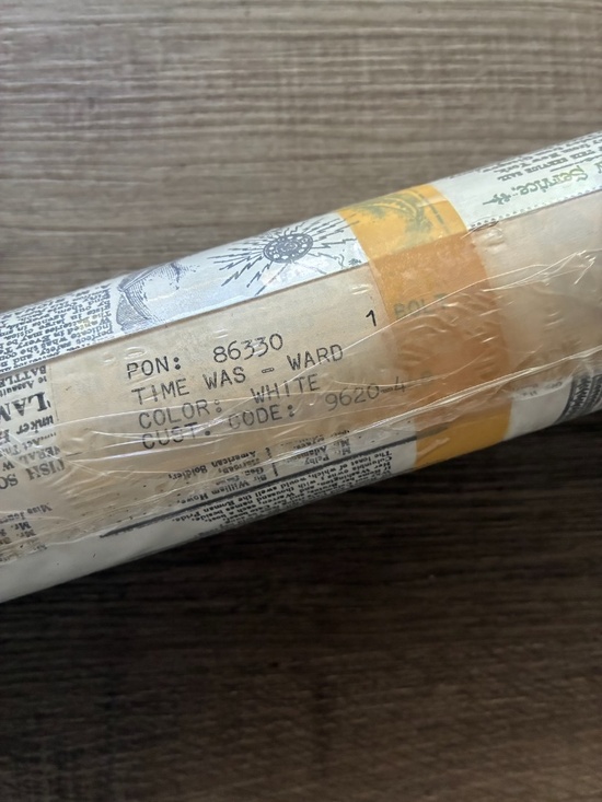 Amazon.com: HelloWall Vintage Newspaper Wallpaper Peel and  VTG 1970s Victorian Newsprint Wallpaper 11 Yds